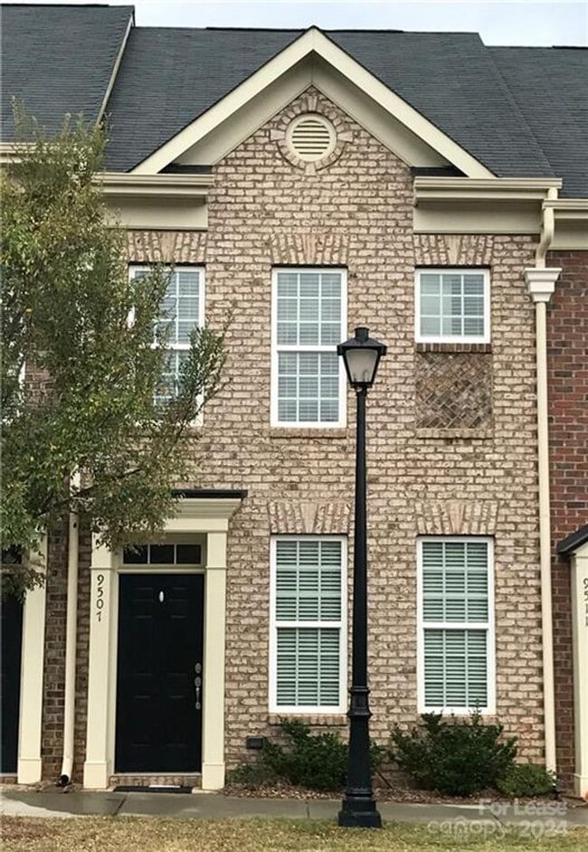 Building Photo - 2 BR/2.5BA | Newly Renovated Single Family Home | Assigned Parking Space | Fenced Patio