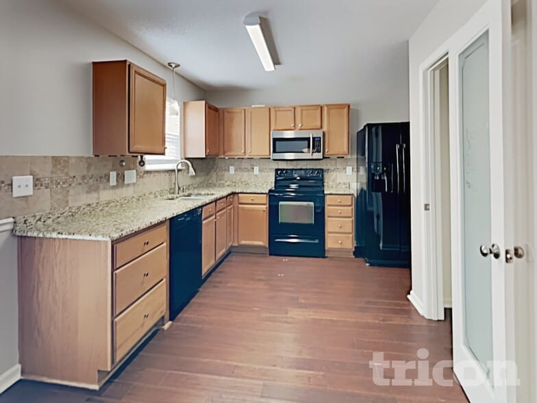 Building Photo - 1829 Mission Oaks St