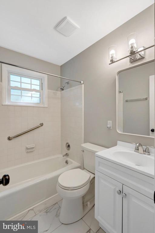 Building Photo - 6805 Reynard Dr