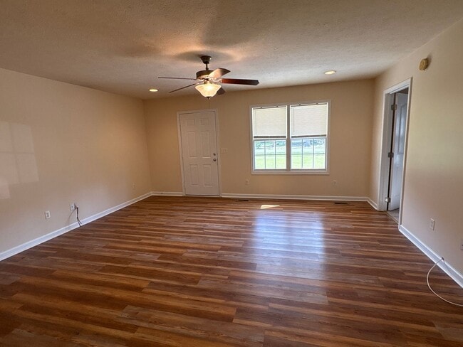 Building Photo - 307 Forrestwood Dr