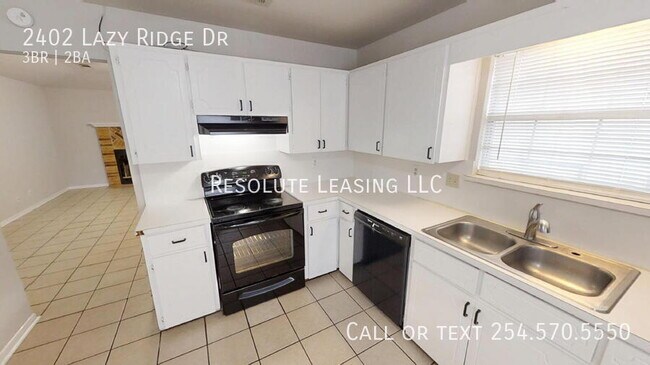 Building Photo - 2402 Lazy Ridge Dr