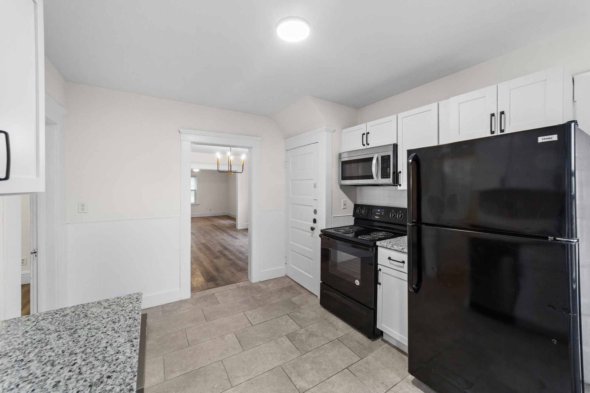 Building Photo - 1352 W 58th St