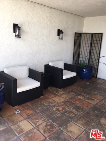 sitting areaa - 3111 4th St