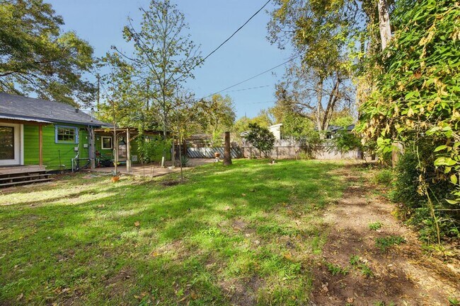 Building Photo - 1706 E 38th 1/2 St