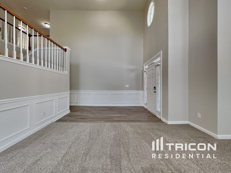 Building Photo - 3620 Long Lake Dr