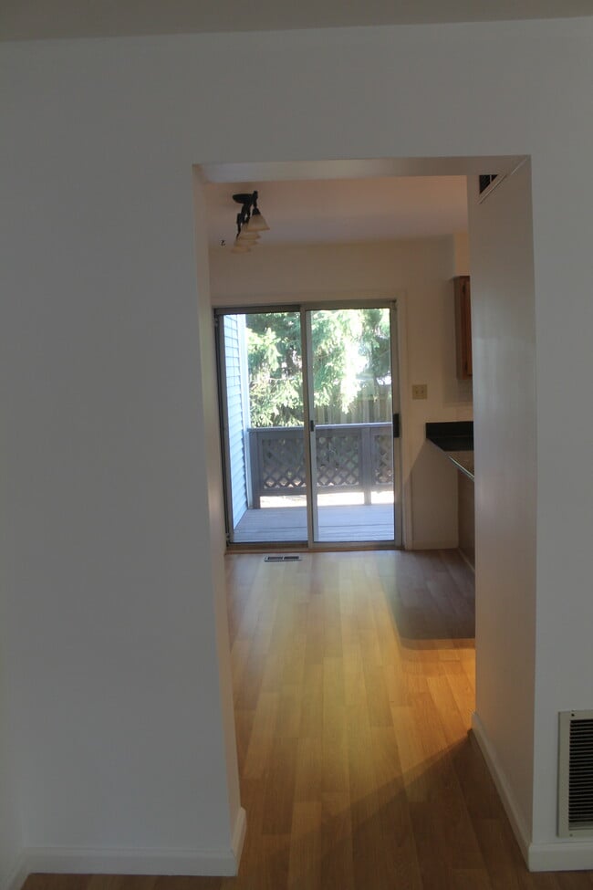Building Photo - 120 Eaglesmere Cir