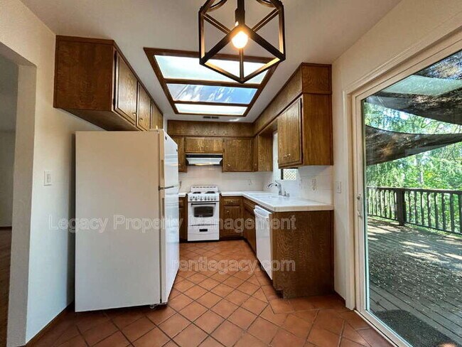 Building Photo - 209 Willow Ave