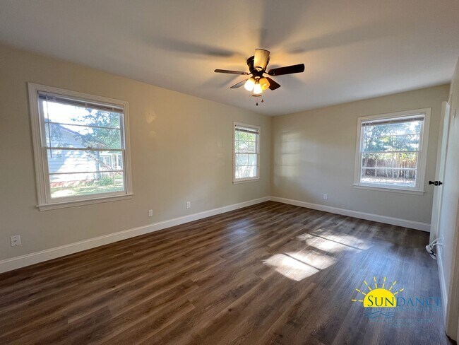 Building Photo - Stunning 3 Bedroom Home in Fort Walton Beach!s