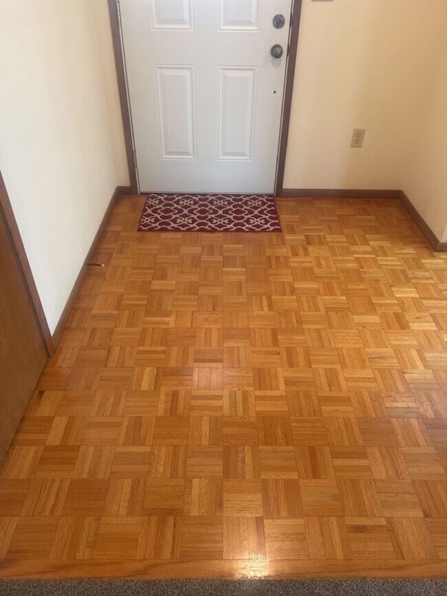 Building Photo - 2149 Woodcrest Ct