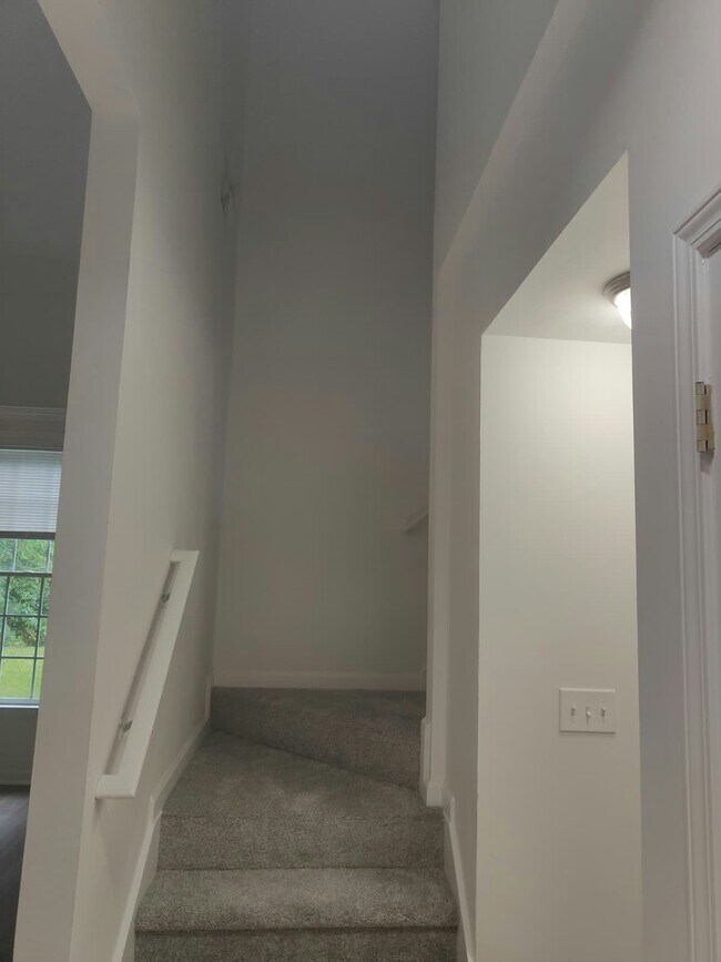 Building Photo - 6806 Lombard Ct