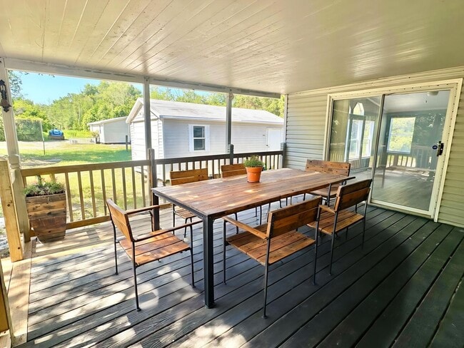 Building Photo - Privacy and Space in this 3/2 Home at the ...