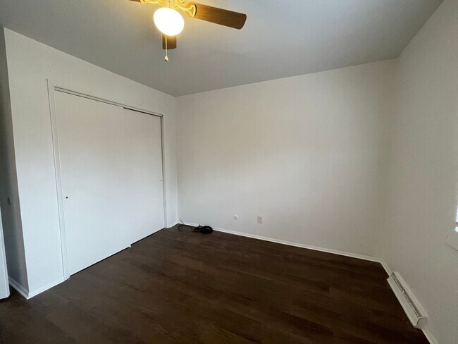 Building Photo - Abbott Court Apartments