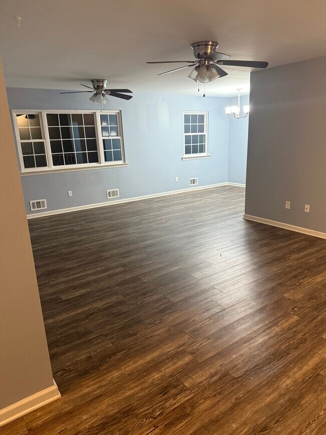 Building Photo - 478B Laurel Brook Dr