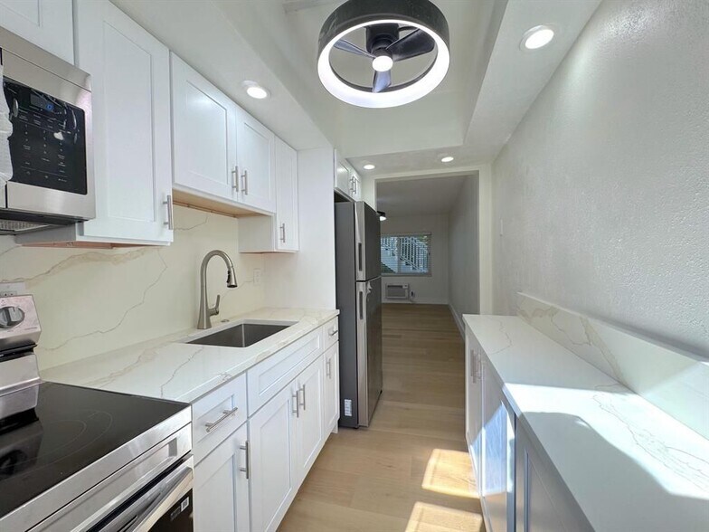 Building Photo - 2815 NE 33rd Ave