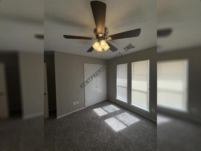 Building Photo - 10101 Carnie Cir