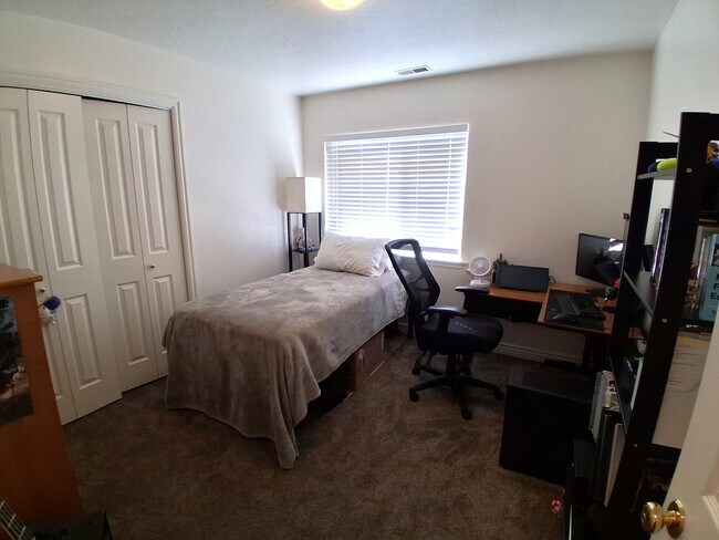 Building Photo - 1547 N 550 W