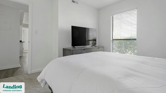 Building Photo - 2030 Northcliffe Dr