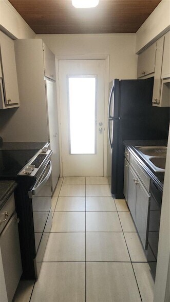 Building Photo - 614 Guild Dr