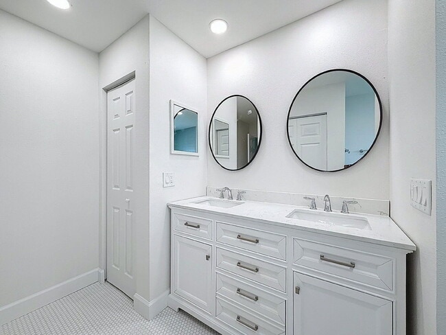 Building Photo - 200 176th Terrace E