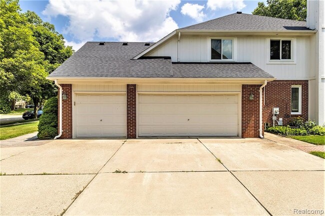 Building Photo - 5648 Whitfield Dr