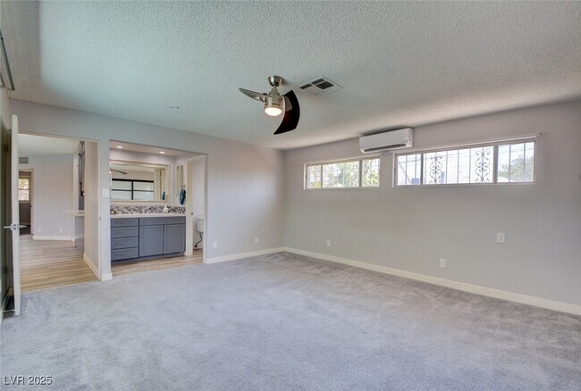 Building Photo - 1056 E Oakey Blvd