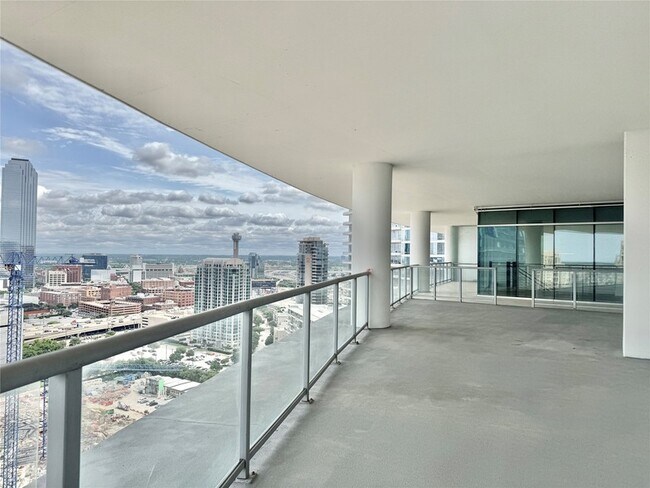 Building Photo - 2500 N Houston St