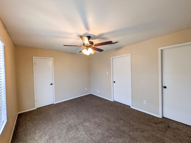 Building Photo - 956 Sunmeadow Dr