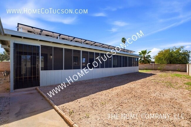 Building Photo - 7461 E Victoria Dr