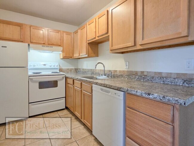 Building Photo - 17140 SW Heritage Ct