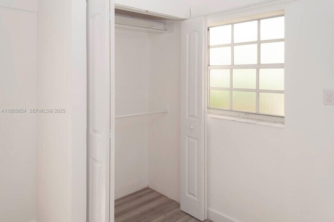 Building Photo - 6384 SW 31st St