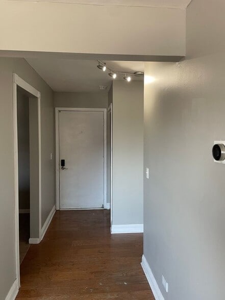 Building Photo - 650 Perrie Dr