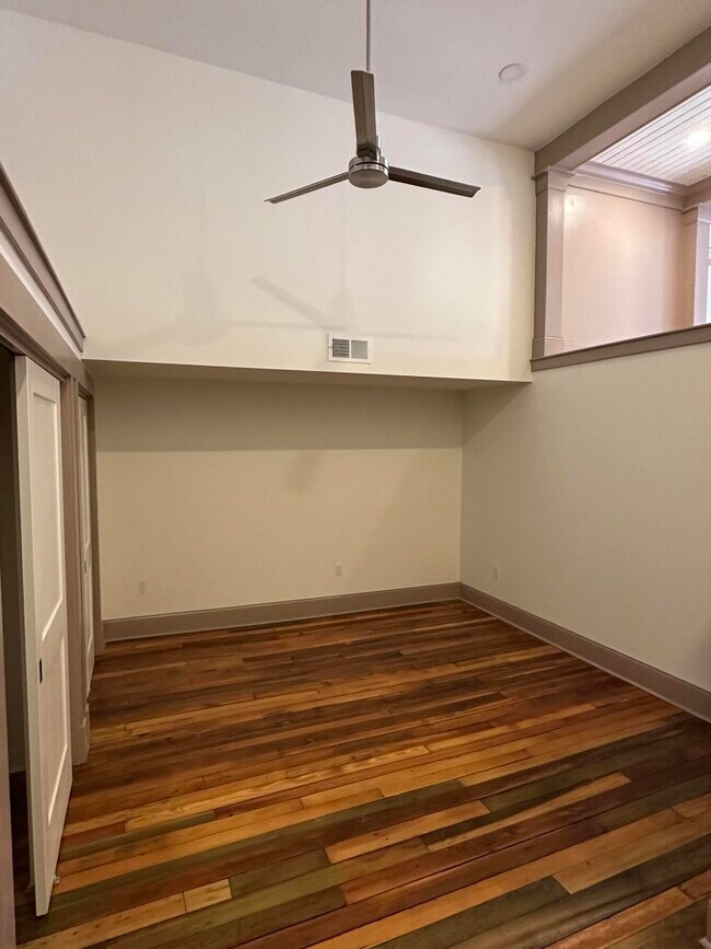 Building Photo - 307 W Main St