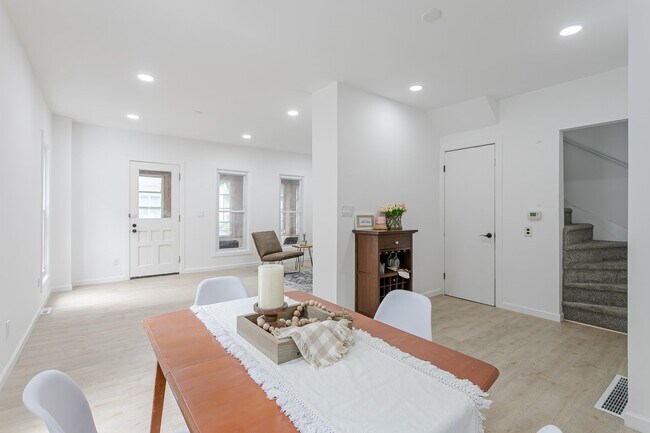 Dining - 270 Benton St