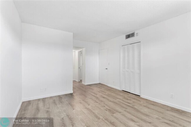 Building Photo - 2671 S Course Dr