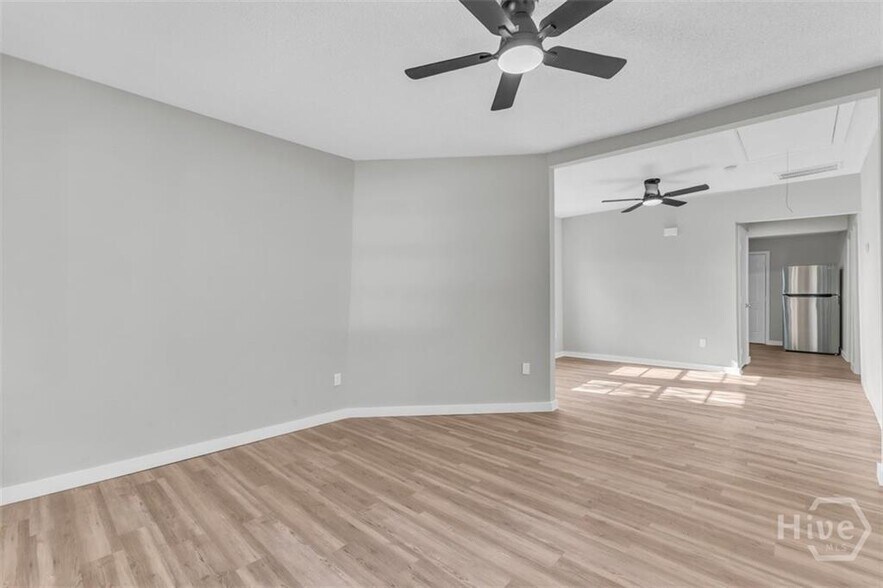Building Photo - 832 W 44th St
