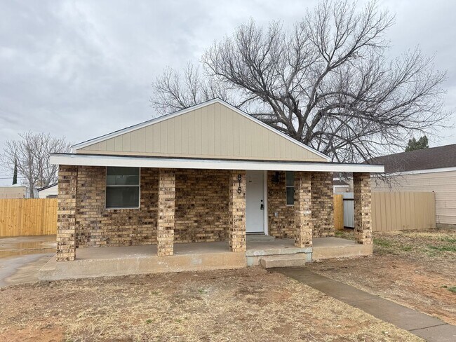 Building Photo - Beautiful Bungalow