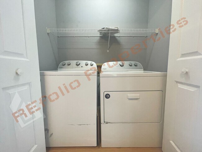 Building Photo - Fantastic Location! Beautiful 2 Bedroom 2....