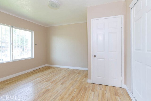 Building Photo - 1055 W 84th Pl