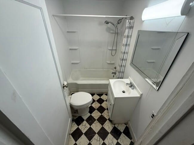 Building Photo - Charming 2 bedroom home in the heart of Columbia. Extra space for a den or spare bedroom.