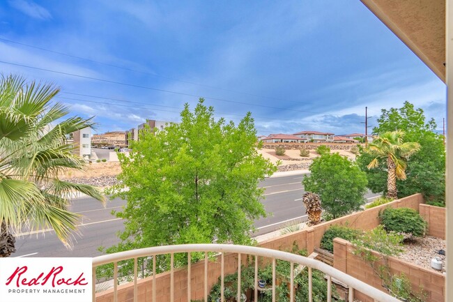 Building Photo - Pet Friendly 2 Bedroom 2 Bathroom Condo.