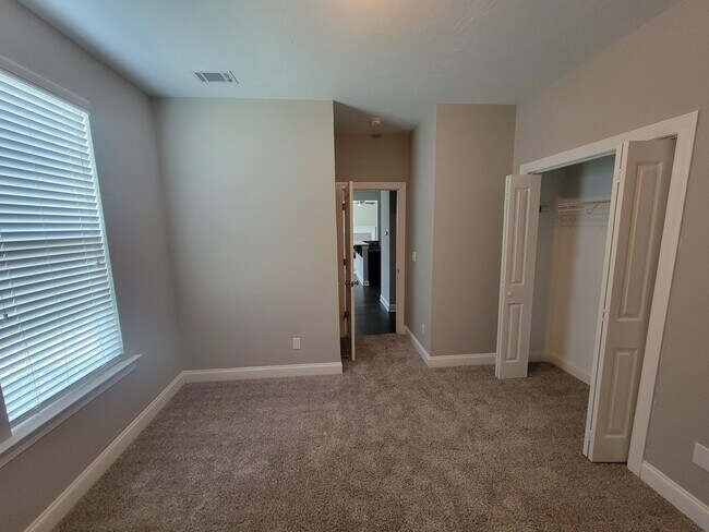 Building Photo - 1733 Ethan Way