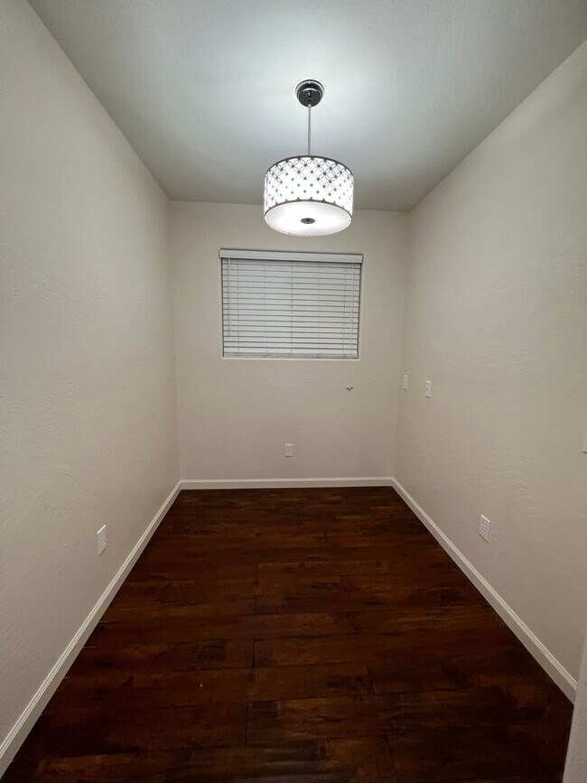 Building Photo - Beautiful  4-bedroom, 2-bathroom home in Fresno with Solar