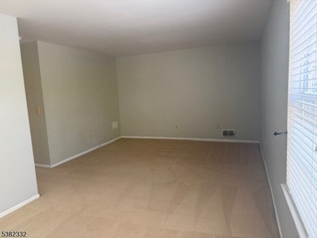 Building Photo - 8 Bateman Way