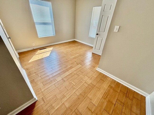 Building Photo - Beautiful Home In Kenwick with Potential 4th Bedroom!