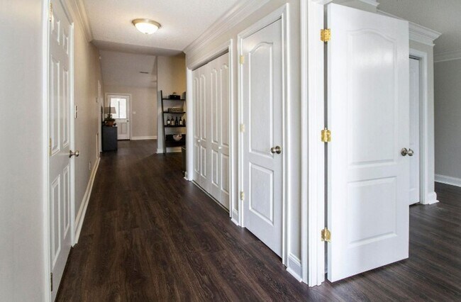 Building Photo - Knoxville 37912 - 2 bedroom, 2 bath home - Call Jean Chung (865) 386-1022