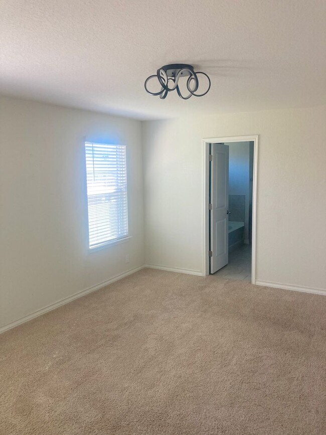 Building Photo - ZERO APPLICATION FEE FOR THIS STUNNING 4 BR, SINGLE STORY HOME!