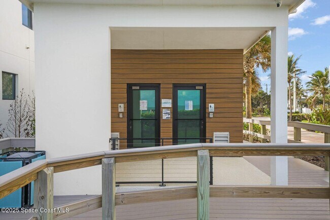 Building Photo - 225 Strand Dr