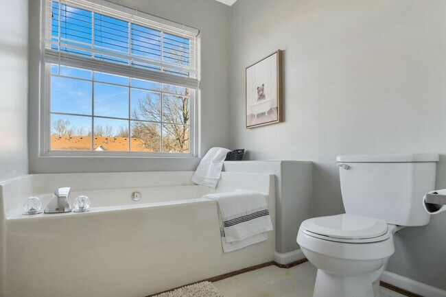 Building Photo - Updated 3-Bed, 2.5-Bath Yorktown Condo with Modern Kitchen, Parking & Community Amenities