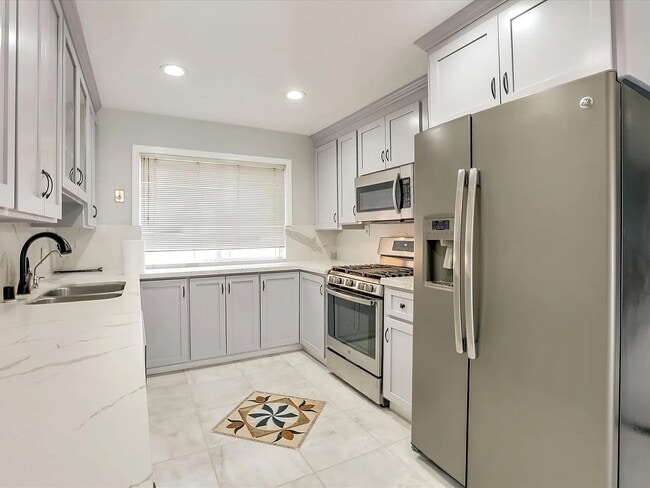 Building Photo - BEAUTIFUL HOME IN SANTA CLARA