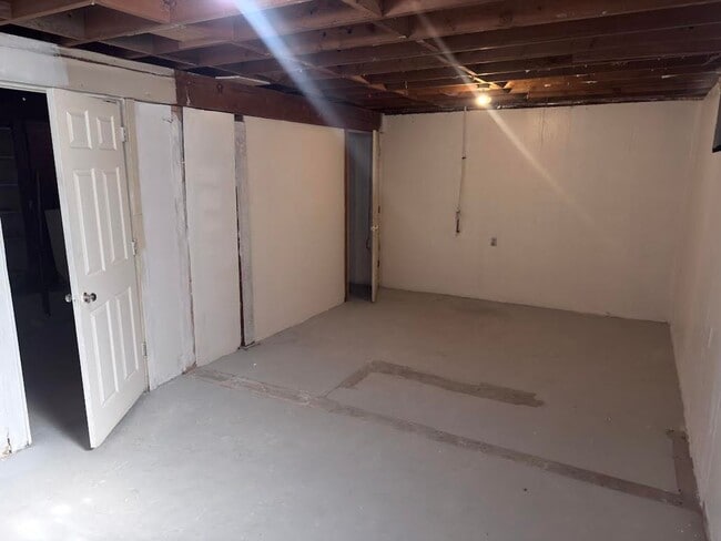 Building Photo - Vintage Ranch on Spacious Lot